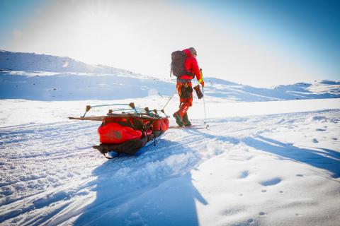 expédition hivernale à ski pulka